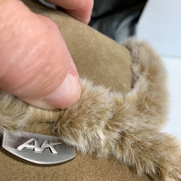 Anne Klein Sport Size 8 leather and faux fur lining - Picture 6 of 9